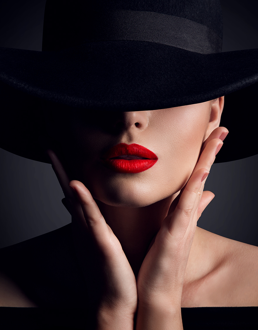 Woman,Hat,And,Lips,,Elegant,Fashion,Model,Retro,Beauty,Portrait